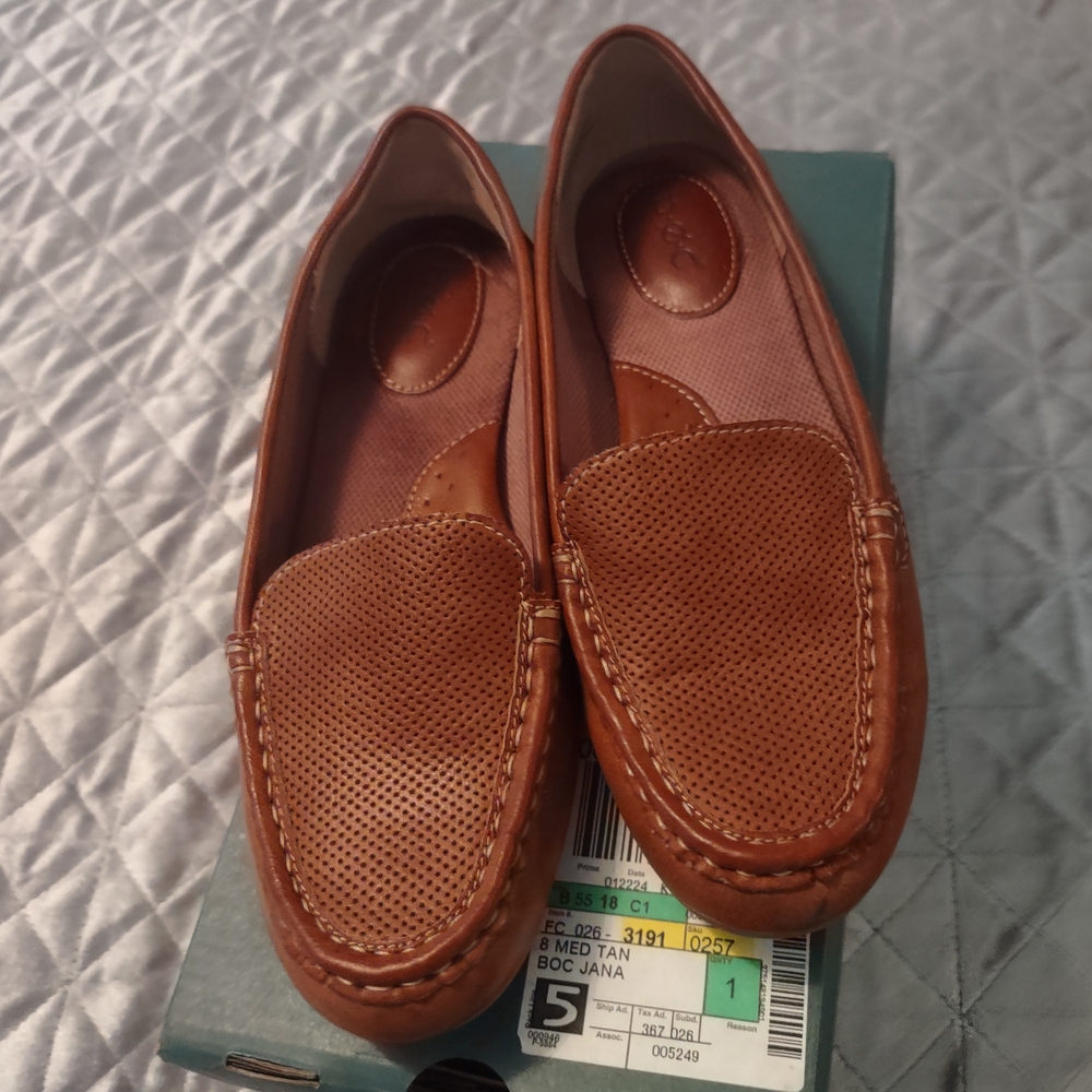 b.o.c. Jana Women's Tan Loafers. Size 8M